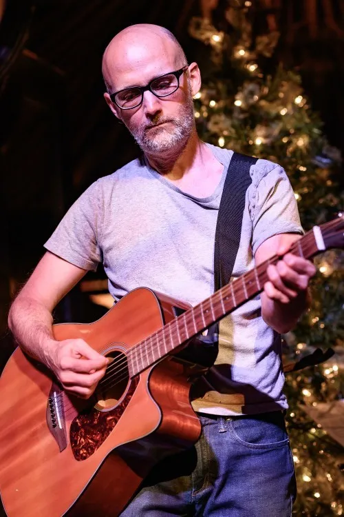 Moby Play Live